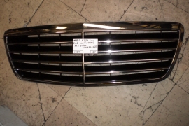 Mercedes Benz E320 - Grille - 2108800683