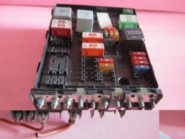 Volkswagen - Fuse Box - 4e221107