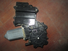 Volkswagen - window  motor - 05075551