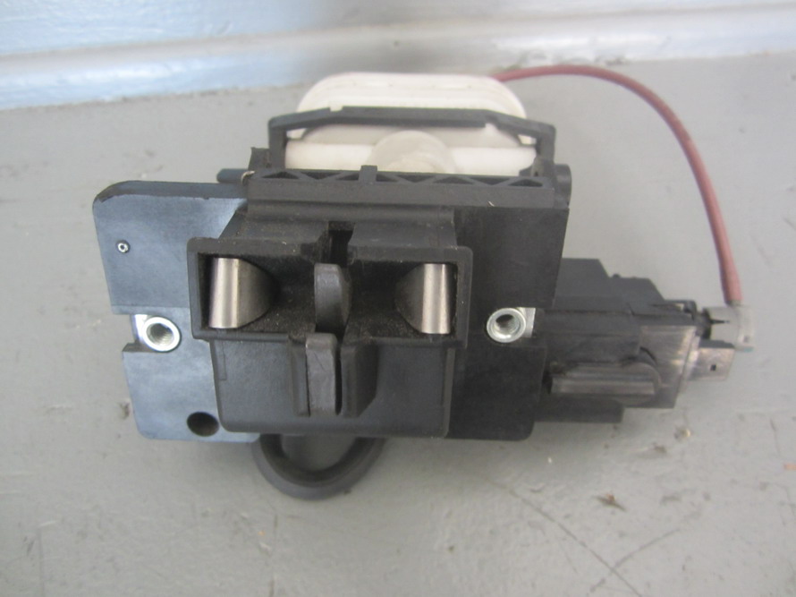 Mercedes Benz Trunk Lock Vacuum Actuator 2307500185: Used Auto Parts ...