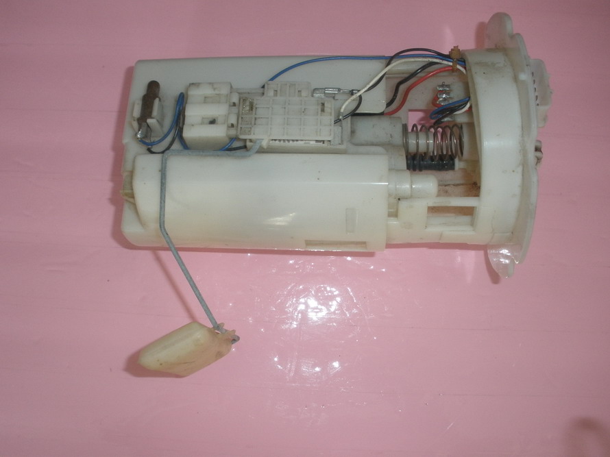 Nissan - Fuel Pump - K52750 8U000: Used Auto Parts | Mercedes Benz 