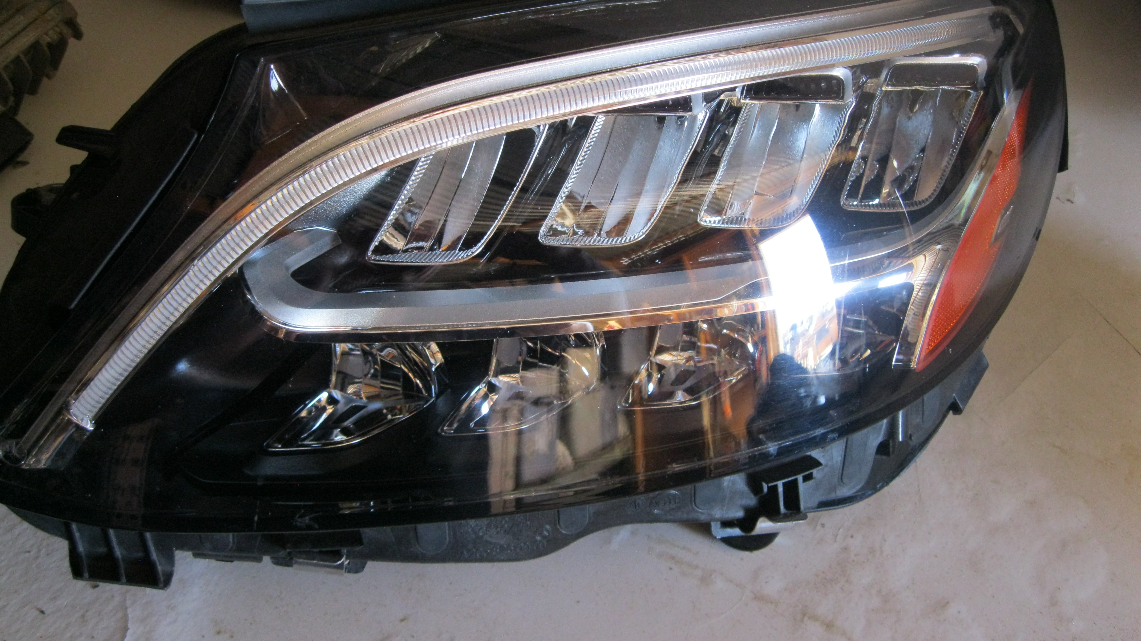 Mercedes Benz C300 C63 Headlight LED COMPLETE VERY GOOD CONDITION  